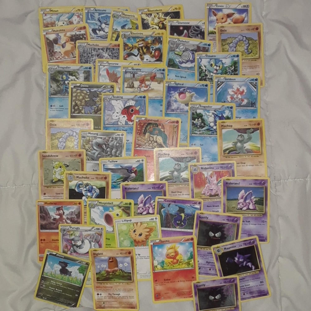 42 Pokemon cards